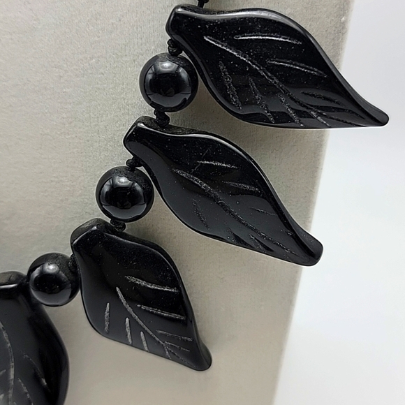 Vintage Black Onyx Leaf Necklace Natural Gemstone Hand Carved Knotted 19" - Picture 6 of 10